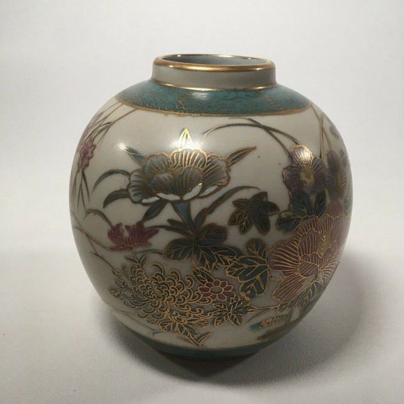 CHINA TRADER SATSUMA Porcelain Handpainted Vase - Picture 10 of 12